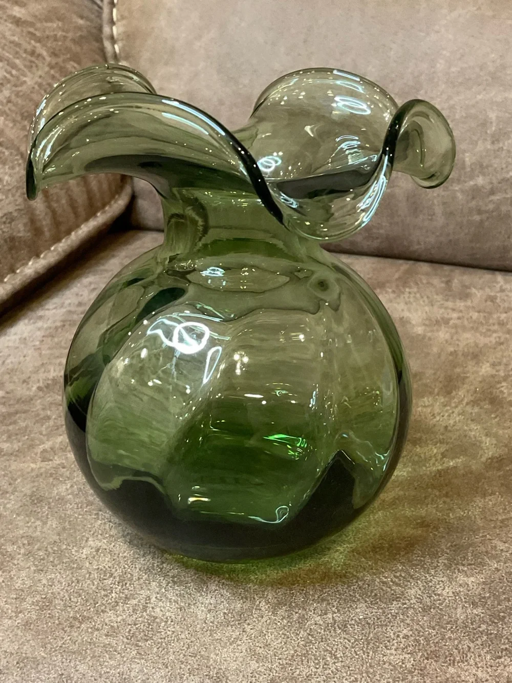 Vietri Hibiscus Green Handblown in Italy